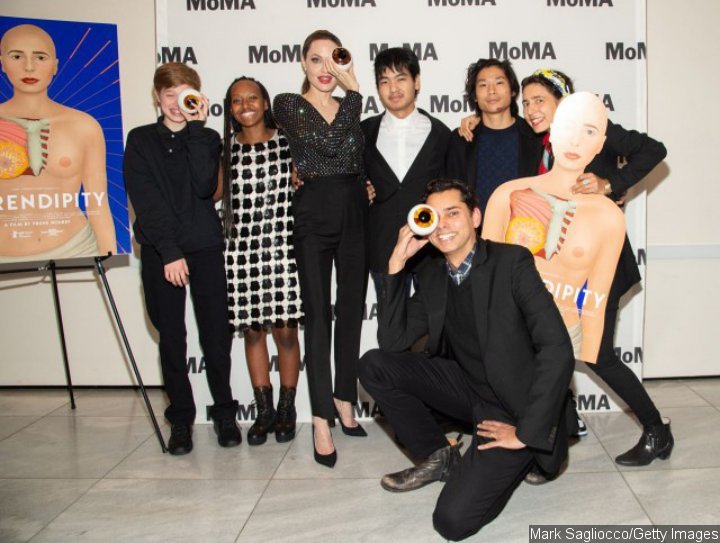 Angelina Jolie Takes Shiloh, Zahara, Maddox and Pax to the Museum