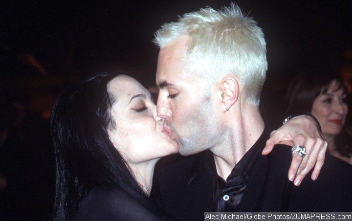 Angelina Jolie Kisses Her Brother at the Vanity Fair Oscar Party in 2000