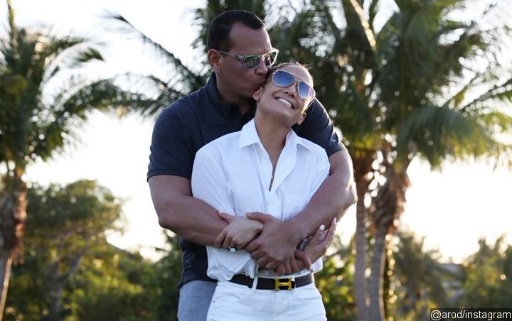 Jennifer Lopez Gets Handsy With Alex Rodriguez on Lunch Date