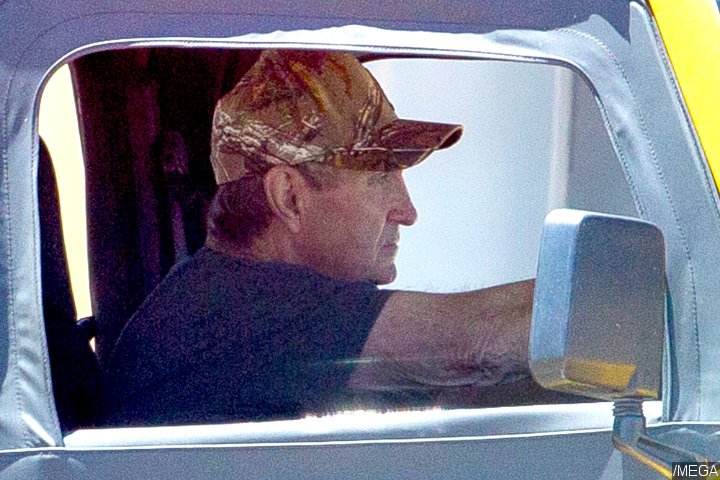 Britney Spears' Father Jamie Drives His Jeep in First Photos Since Colon Rupture