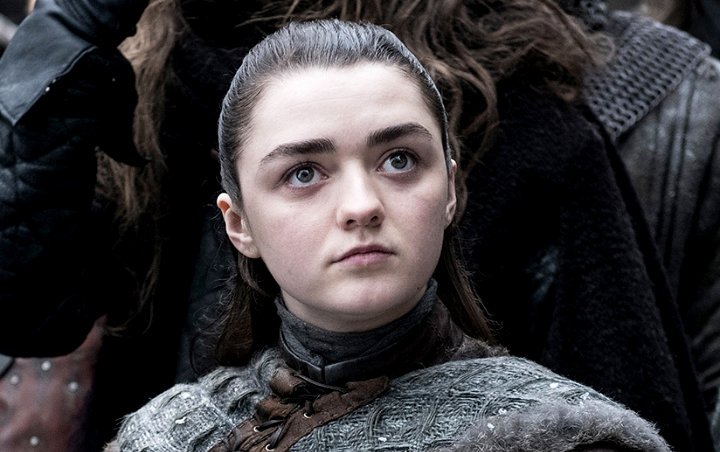Game of Thrones Maisie Williams responds to topless photo 