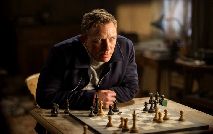 Daniel Craig's Minor Ankle Surgery Won't Affect 'Bond 25' Production