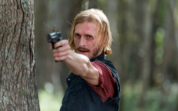 Dwight Makes 'Fear the Walking Dead' Crossover Debut in Wild West Theme Town
