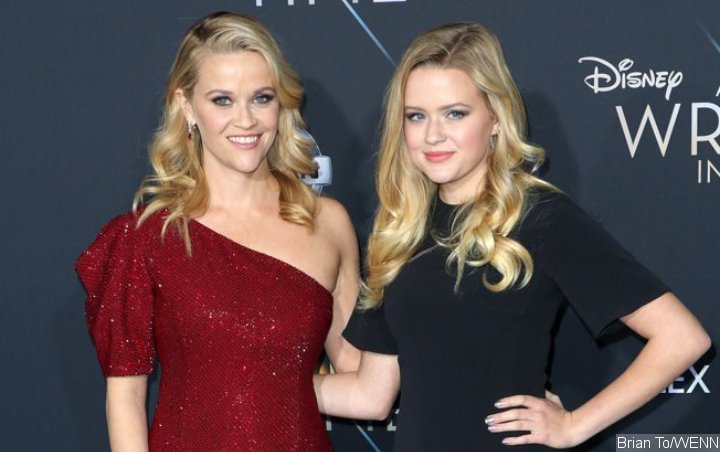 Reese Witherspoon's Daughter Opens Up College Dorm Room ...