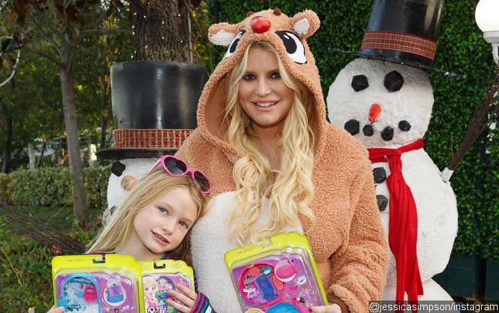 Jessica Simpson Sparks Online Debates by Allowing Daughter to Dye Her Hair