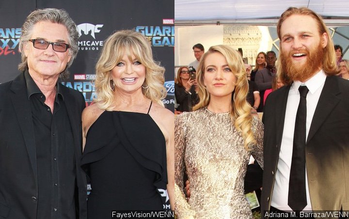 Уайатт рассел. Уайт рассел сын курта рассела. Курт рассел и голди хоун 2022. Голди хоун и курт рассел сын уайт. Курт рассел сын бостон.