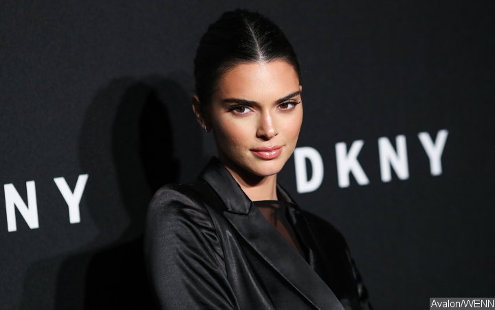 Kendall Jenner Debuts Blonde Hair At Burberry S London Fashion