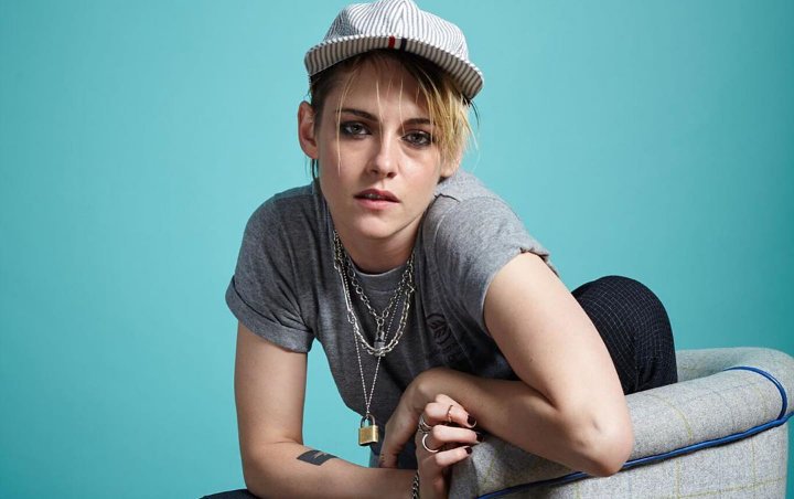 Kristen Stewart's Toe Peeps Out of Her Worn-In Sneakers on Red Carpet and Fans Love It