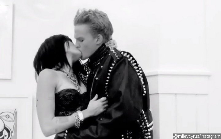 Cody Simpson and Miley Cyrus Lock Lips as Billy Idol and Perri Lister, Strip Down for After-Party