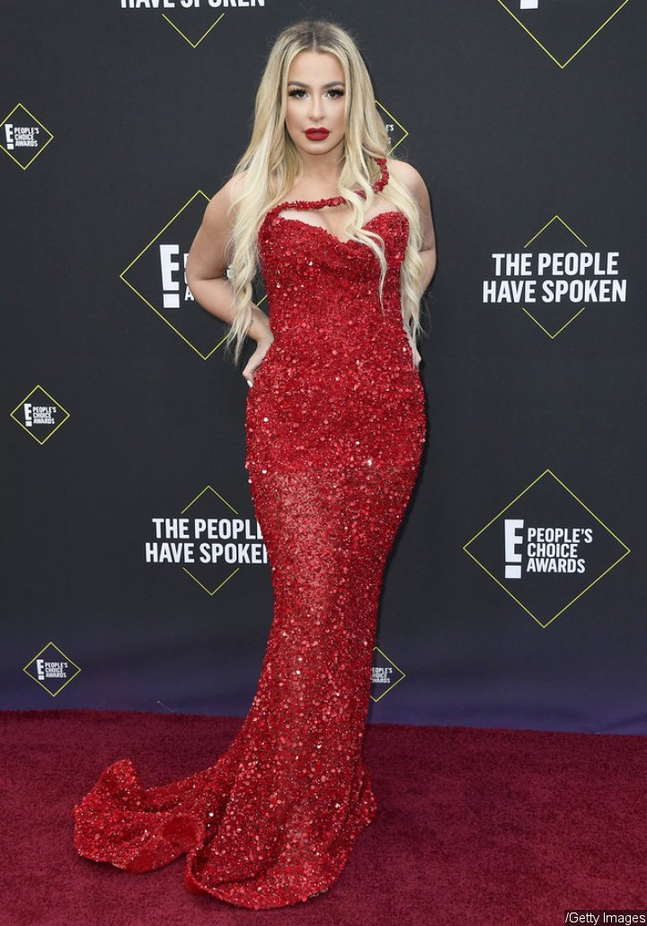  Tana Mongeau at 2019 People's Choice Awards