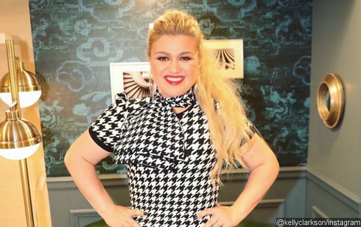 Kelly Clarkson Pokes Fun at 'Baby, It's Cold Outside' Revamp Backlash