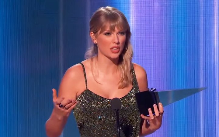 AMAs 2019: Taylor Swift Holds Back Tears After Winning Favorite Album 