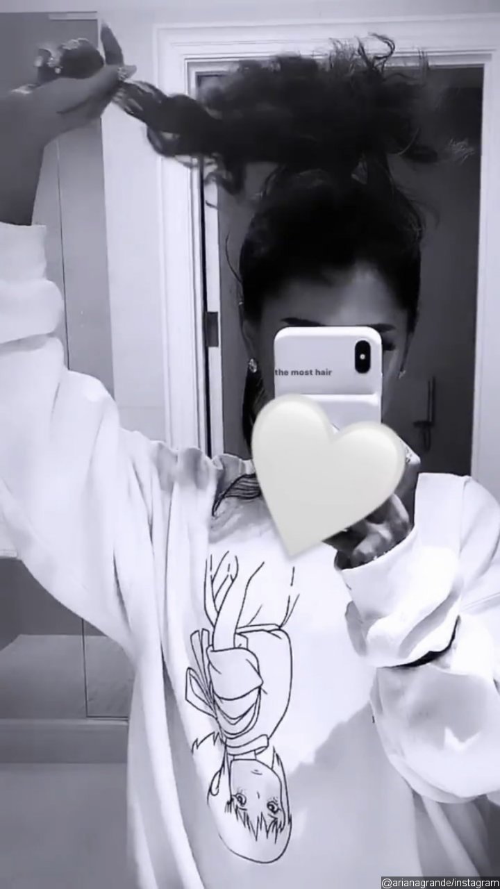 Ariana Grande Shows Her Natural Curly Hair on Instagram Stories