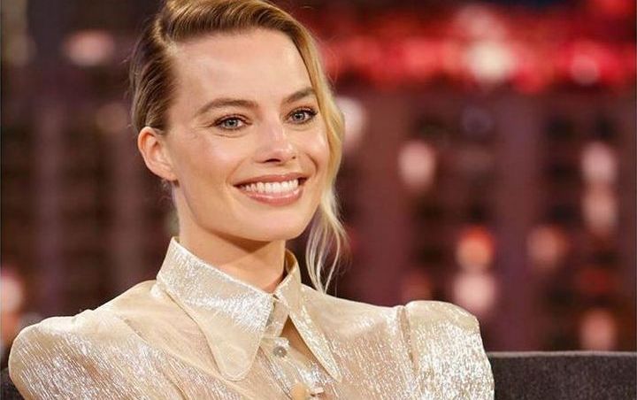 Margot Robbie Thought She's Dead When She Woke Up in Bathroom Stall ...