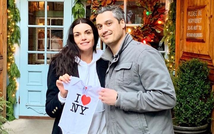 'The Bachelor' Star Courtney Robertson Pregnant and Engaged 
