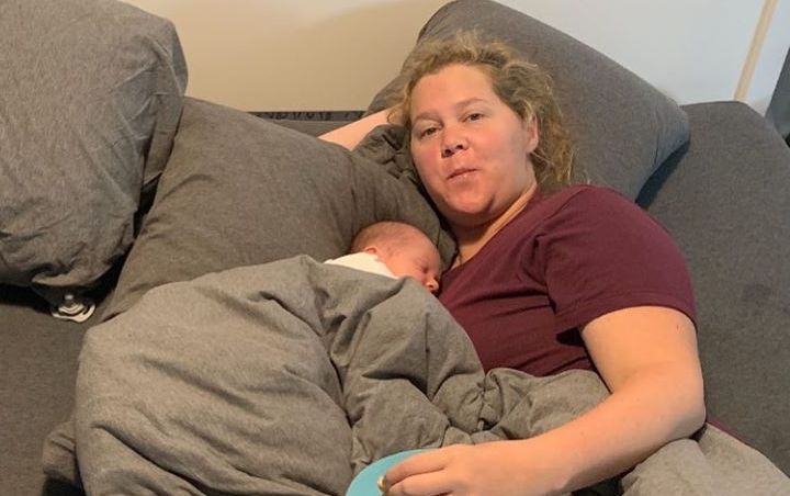 Amy Schumer Stops Breastfeeding Her Baby Son After a Month