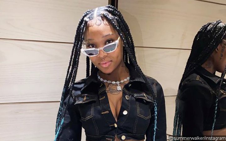 Summer Walker Finds It Hilarious When A White Fan Comments On Her Hair