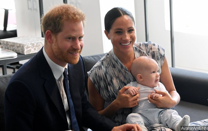 Smiling Prince Harry Arrives In Canada To Reunite With Meghan Markle And Baby Archie Smiling Prince Harry Arrives In Canada To Reunite With Meghan Markle And Baby Archie