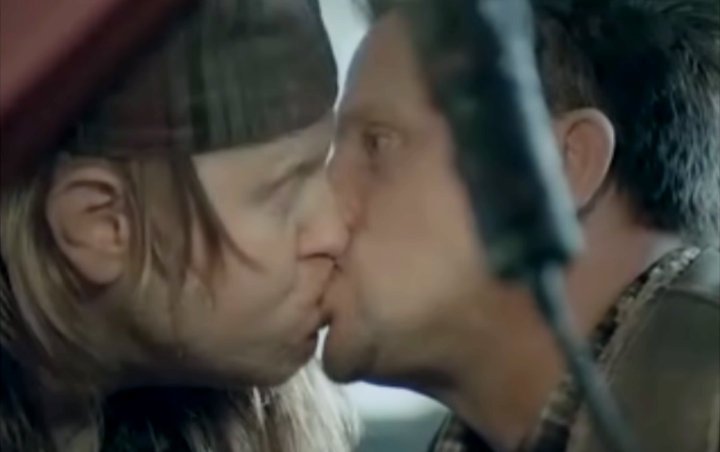 Snickers' 'Kissing' Ads
