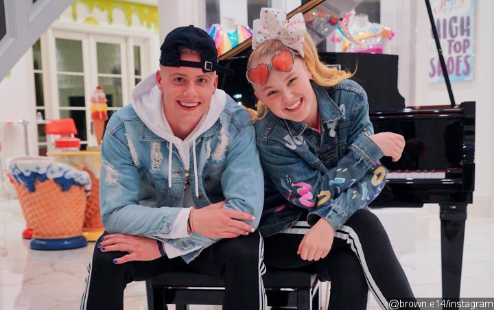 JoJo Siwa Leaves Fans Wondering at Her Relationship Status With Elliott Brown