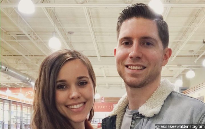 Jessa Duggar Shuts Down Troll Accusing Her Husband of Refusing to Look After Their Kids