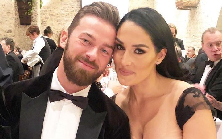 Pregnant Nikki Bella Bawling When Fiance Skips Ultrasound Appointment