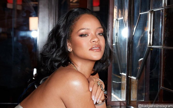 Rihanna Trolls Fans Asking Her About New Album