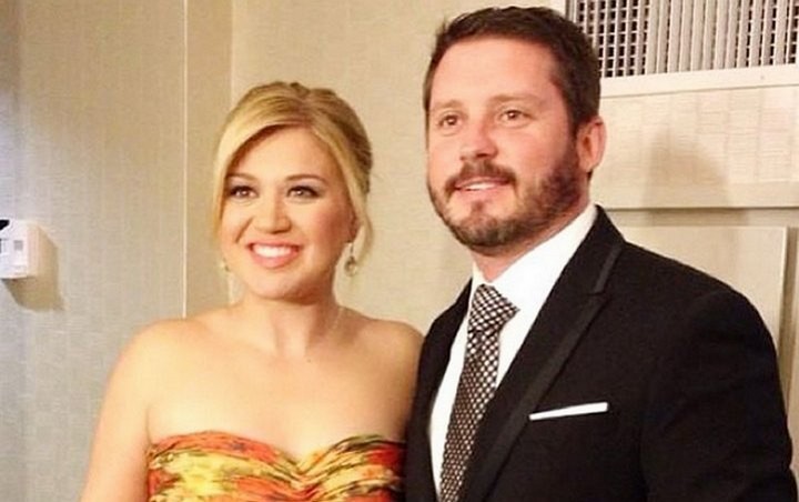 Kelly Clarkson Gives Estranged Husband Shoutout After Winning Her First Daytime Emmy