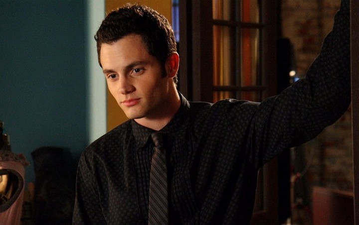 Penn Badgley Finds It Uncomfortable Watching Himself on 'Gossip Girl'