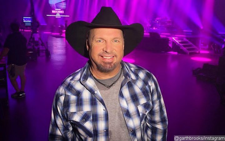 Garth Brooks Calls for His Exclusion From CMA Entertainer of the Year Category