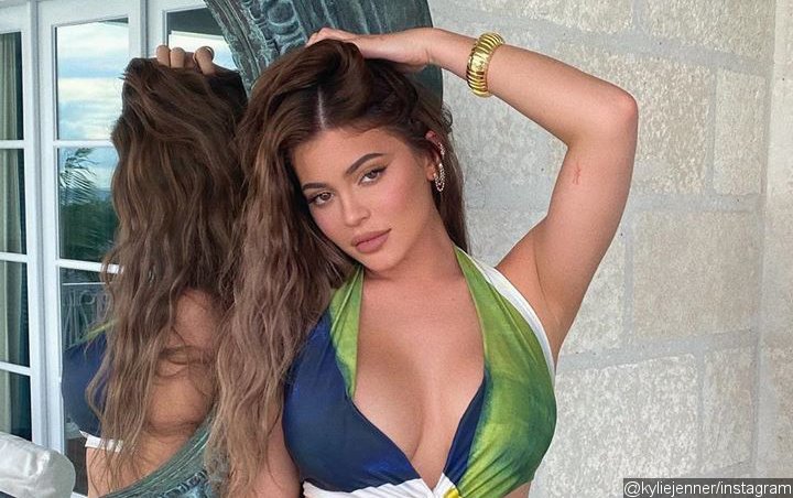 Kylie Jenner on Being Accused of Calling Herself 'Brown Skinned Girl': It's Photoshopped