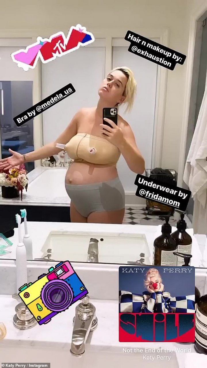 Katy Perry's Mirror Selfie After Giving Birth