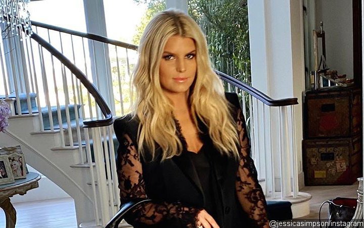 Jessica Simpson Calls Fitting Into 14-Year-Old Pair of Jeans a 'Good ...