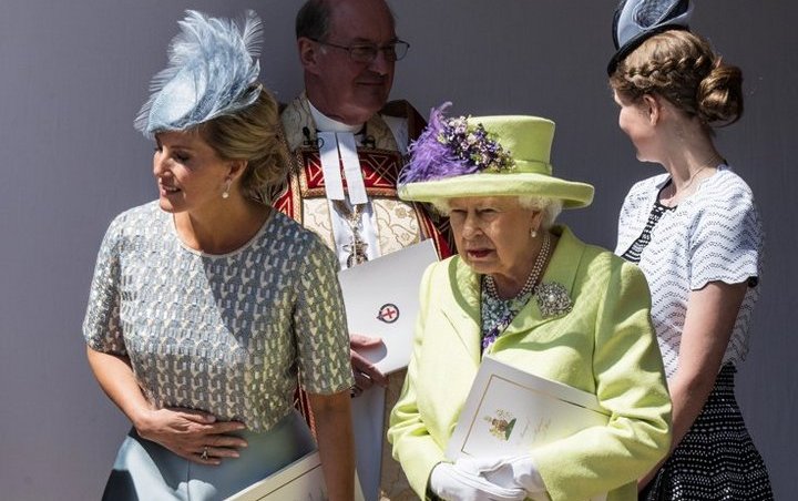 Queen Elizabeth II's Daughter-in-Law Quarantining After Being Exposed ...