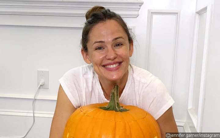 Jennifer Garner Counters Pregnancy Speculation Sparked by Jack-O'-Lantern Post