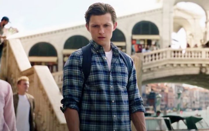 Tom Holland 'Breaks' His 'Spider-Man 3' Script iPad