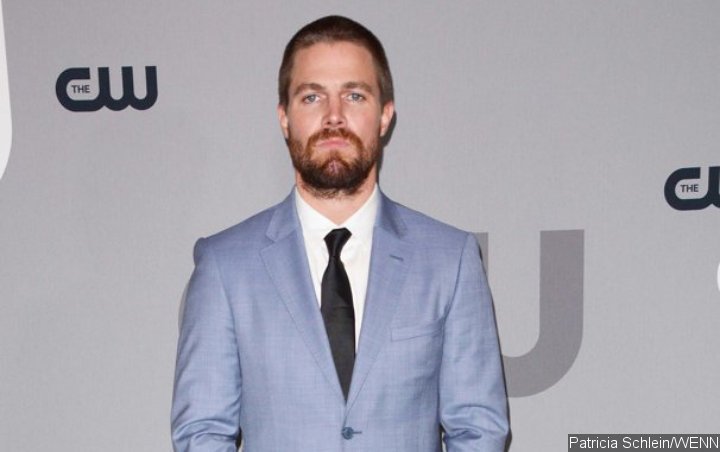 Stephen Amell Losing 15 lbs. From Battle With COVID-19