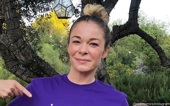 Leann Rimes Finds Freedom In Posing Nude To Bare All Her Psoriasis Flare Up Kwinews