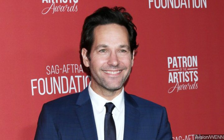 Paul Rudd Praised for Handing Out Cookies to Early Voters in NYC Despite Rain