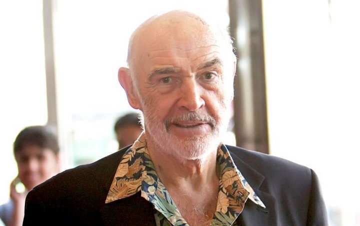 Sean Connery Dies at 90, Hollywood Pays Tribute to the Original James ...