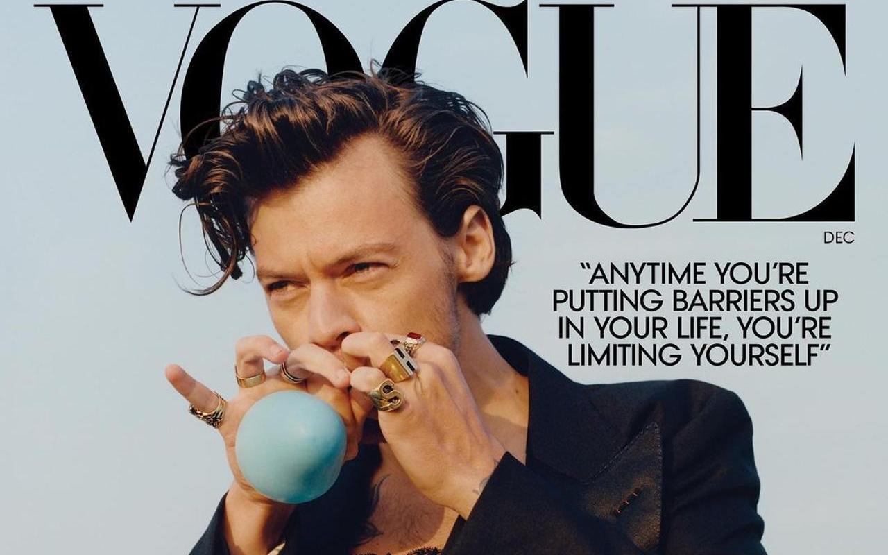 Harry Styles Keen to Remove Barriers With Gender-Defying Dresses