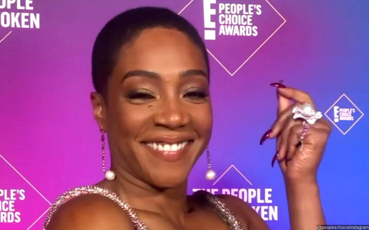 Tiffany Haddish Has Emotional Moment on People's Choice Awards Red Carpet