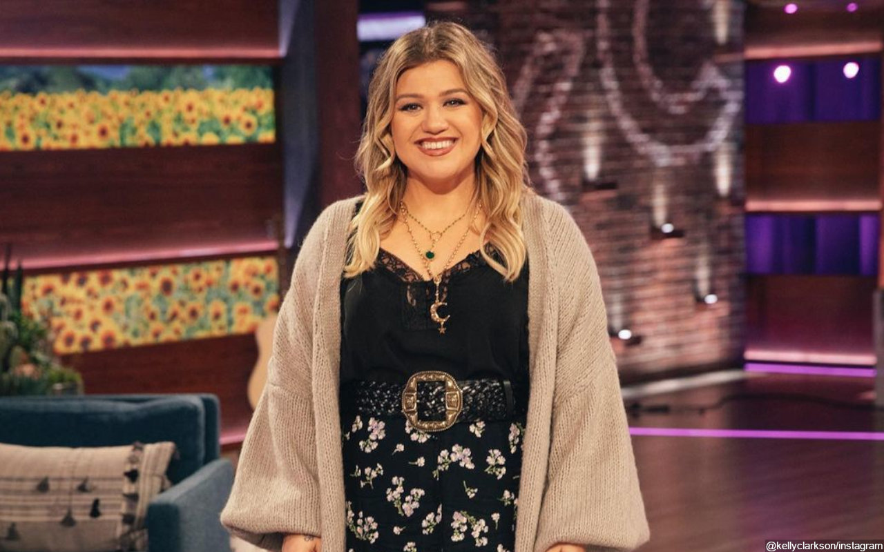 Kelly Clarkson Promises to Keep Standing Up to Bodyshamers in a Comedic Way