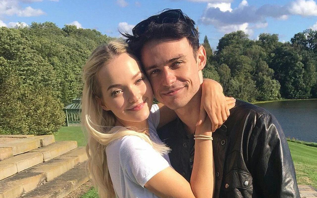 Dove Cameron Split From Thomas Doherty It S Incredibly Difficult Decision