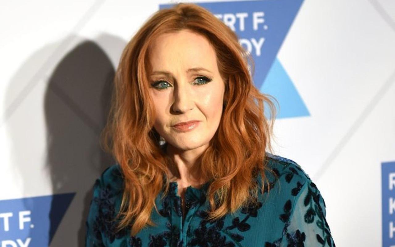 Find Out How Much J.K. Rowling Earned a Month in Past Two Years - Vimarsana News
