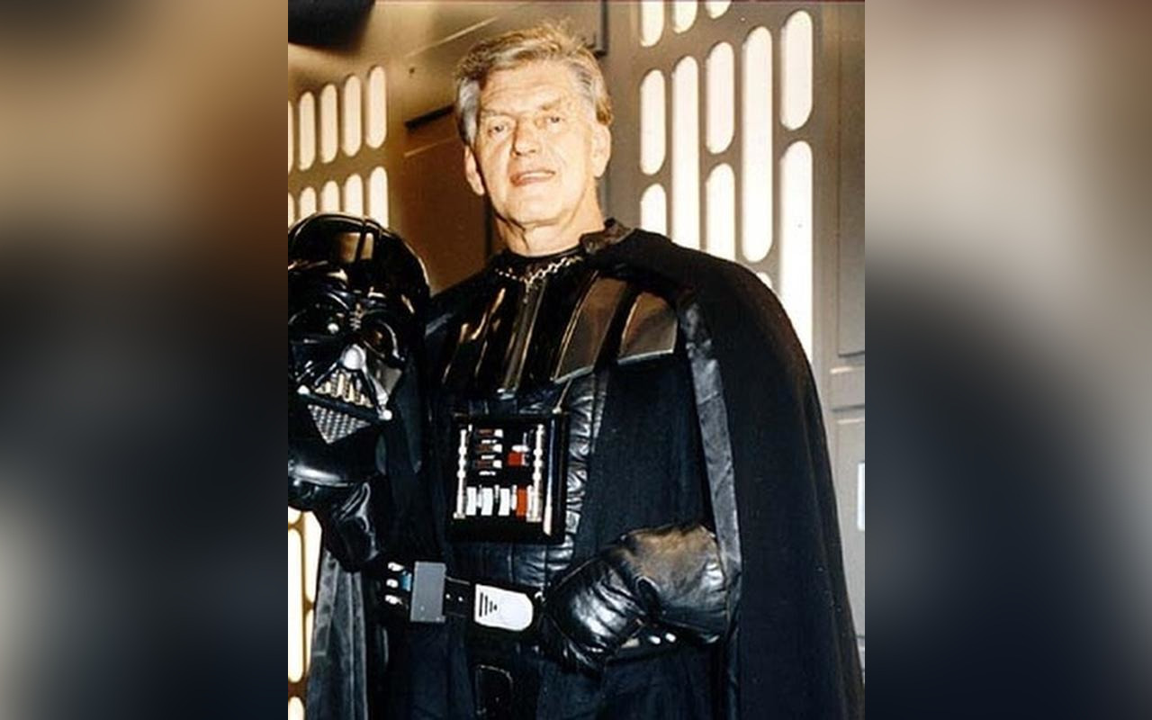 Dave Prowse's Daughter Shares Pictures From Funeral With Darth Vader