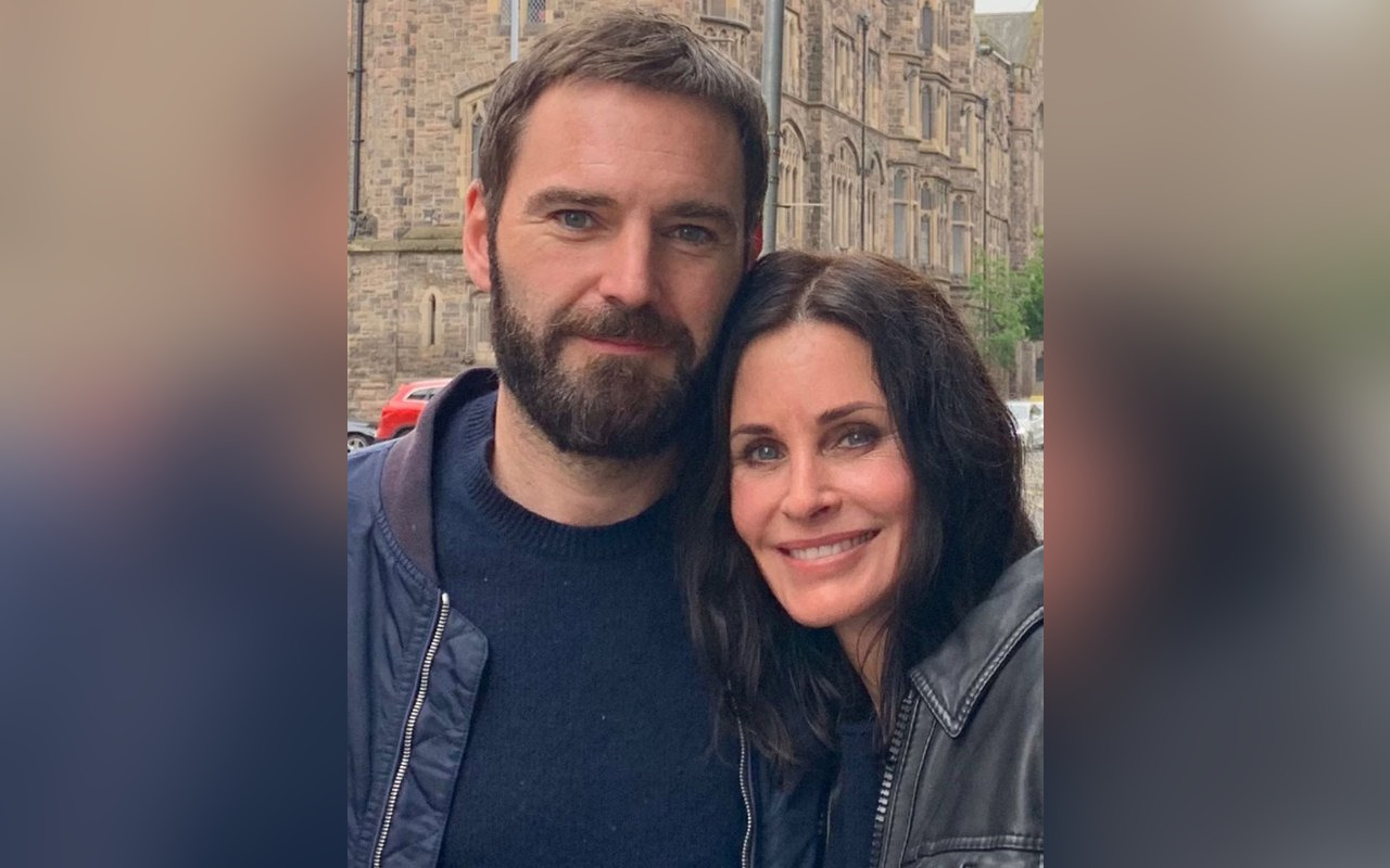 Courteney Cox and Fiance Thank Frontline Workers as They Reunite for First Time in 9 Months