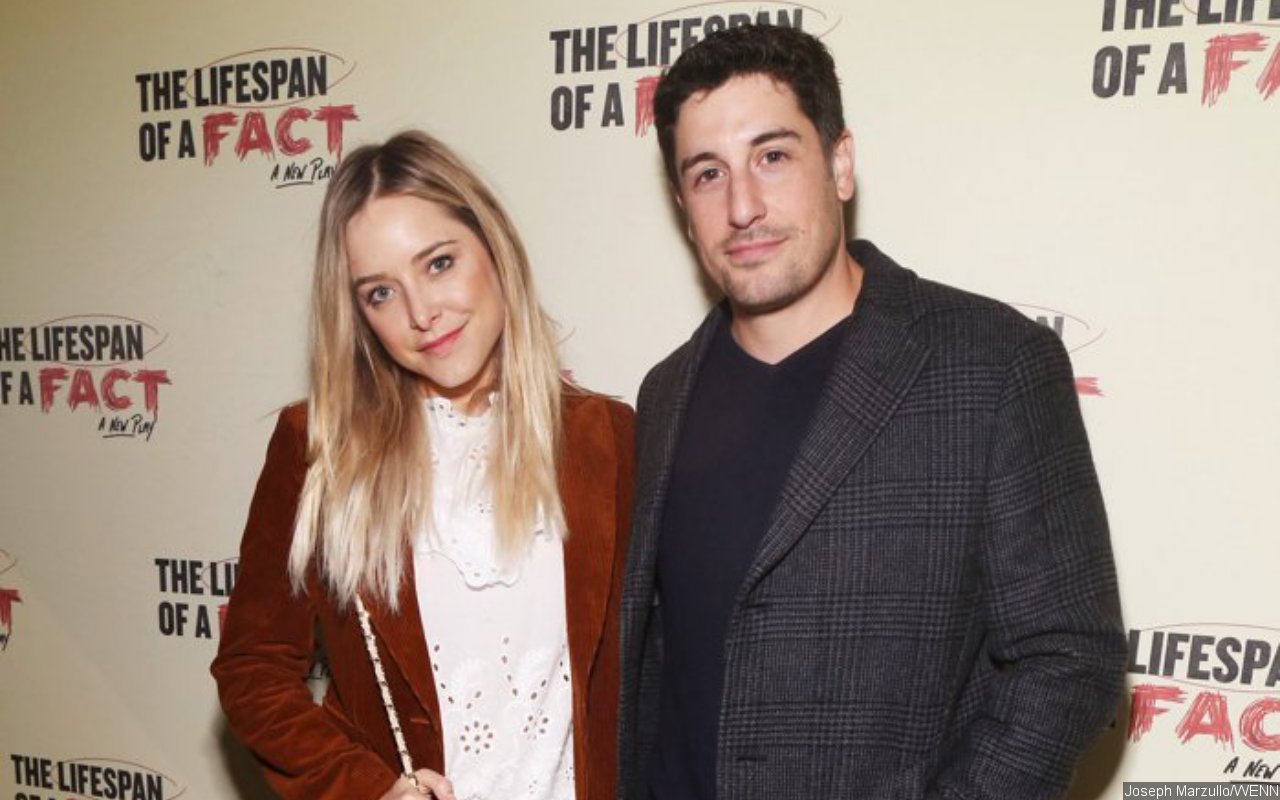 Jenny Mollen and Jason Biggs 