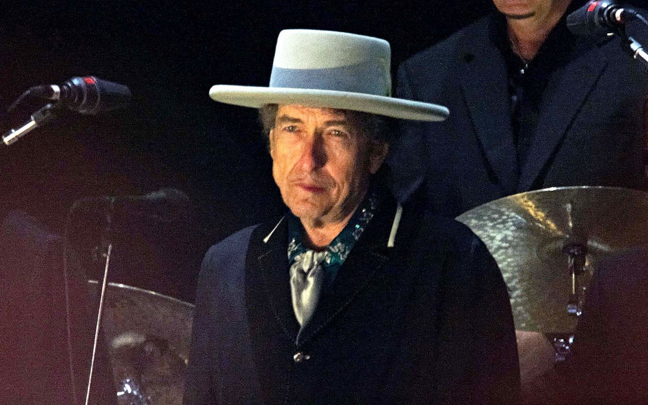Bob Dylan Hit With Multi-Million Dollar Lawsuit by Late Co-Songwriter's Wife - Vimarsana News