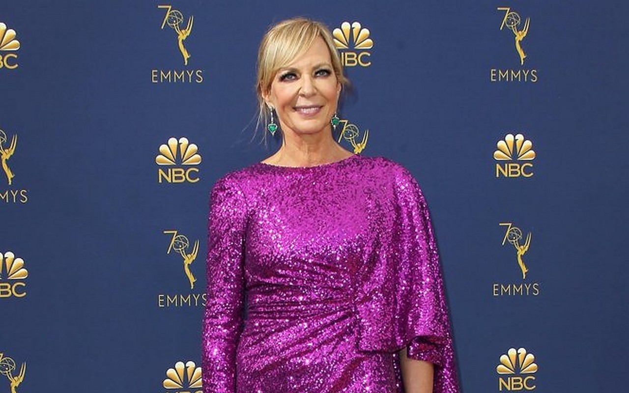 Allison Janney Offended by Her 'Germophobe' Co-Star's Request Before Kissing Scene